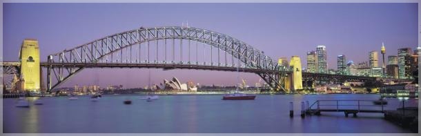 Sydney Harbour Bridge med operahuset i baggrunden