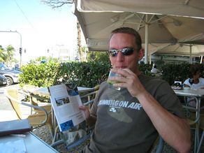 Michael nyder et par drinks p Copacabana